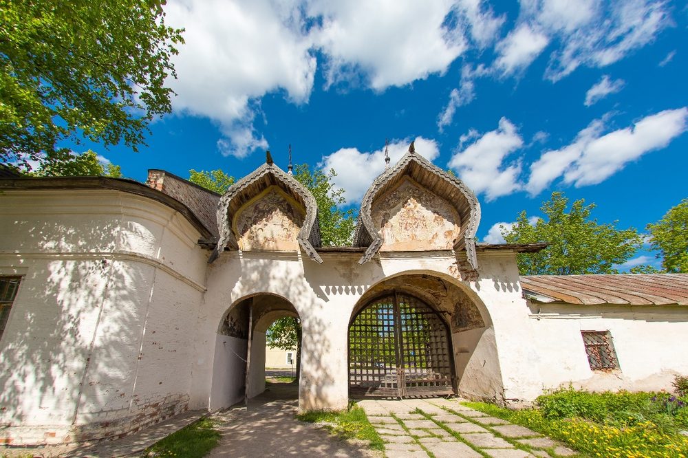 Загадочные истории двух монастырей