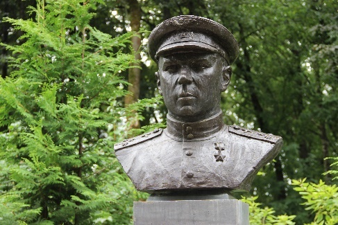 Аллея Героев. Бюст И.В. Примакина