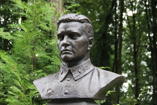 Аллея Героев. Бюст М.П. Яковлева