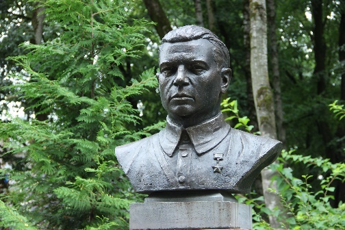 Аллея Героев. Бюст В.И. Никифорова