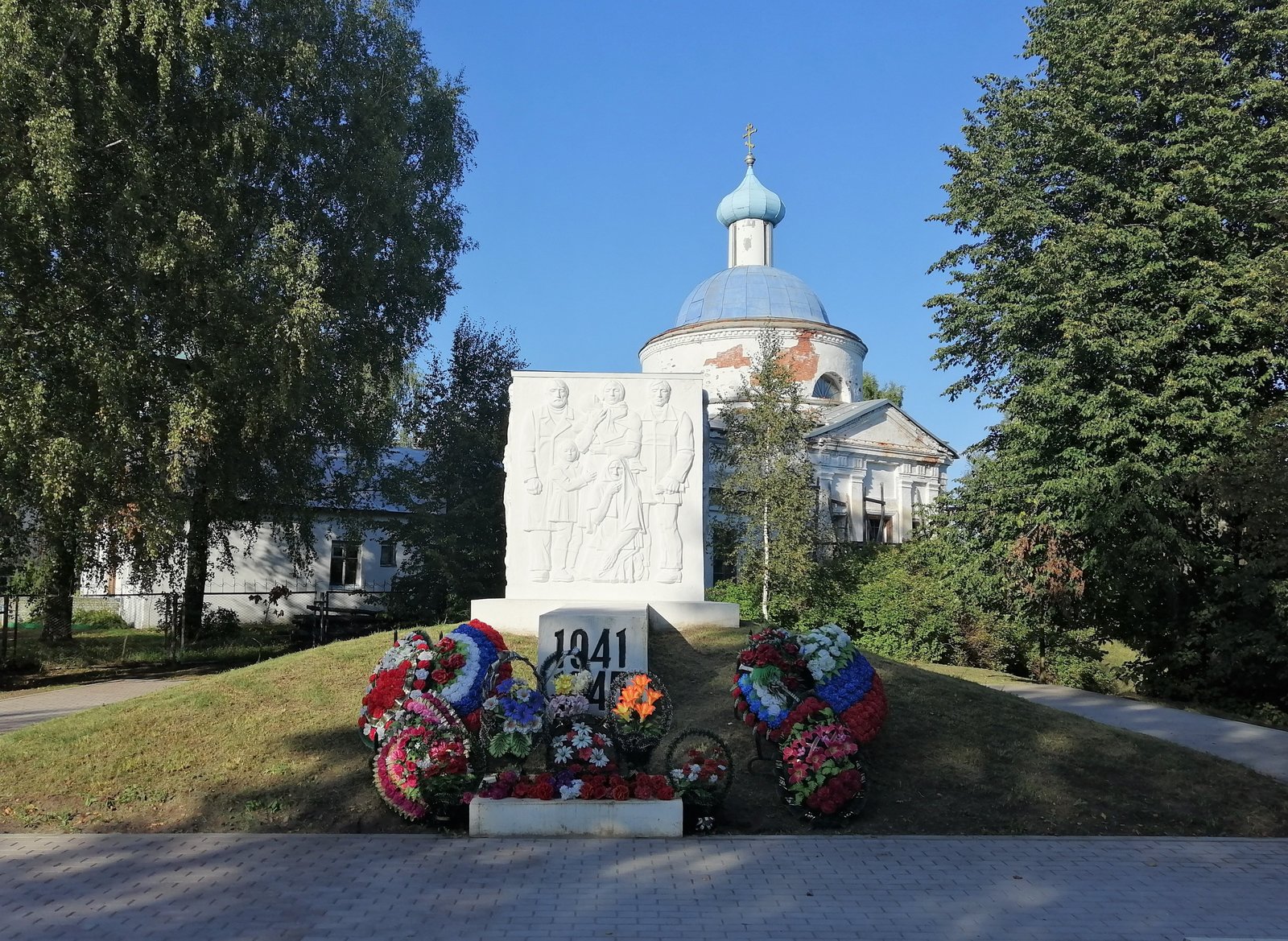 Братская могила Советских воинов в с. Марёво
