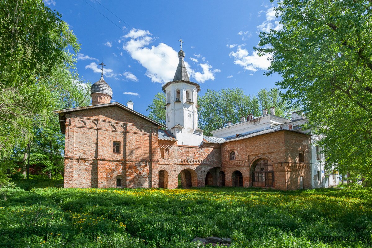 Церковь  Михаила Архангела на Торгу