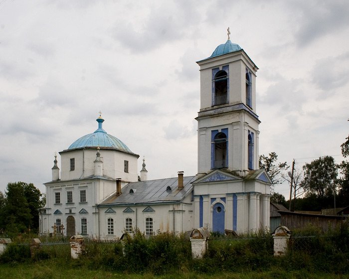 Церковь Святой Живоначальной Троицы в Охоне