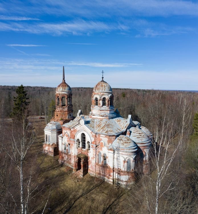 Церковь Святой Живоначальной Троицы в Язвищи