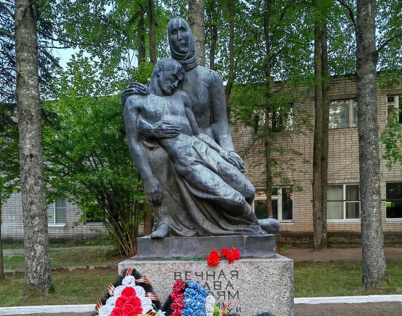 Памятник «Скорбящая мать»