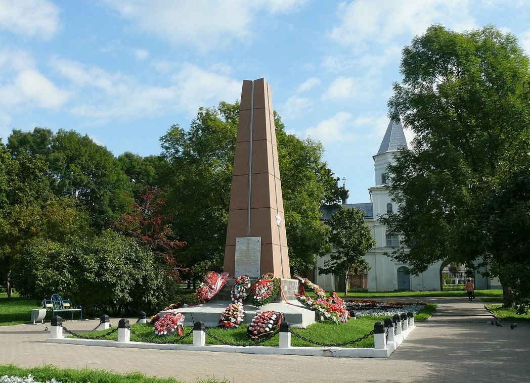 Обелиск в честь подвига И.С. Герасименко, А.С. Красилова, Л.А. Черемнова