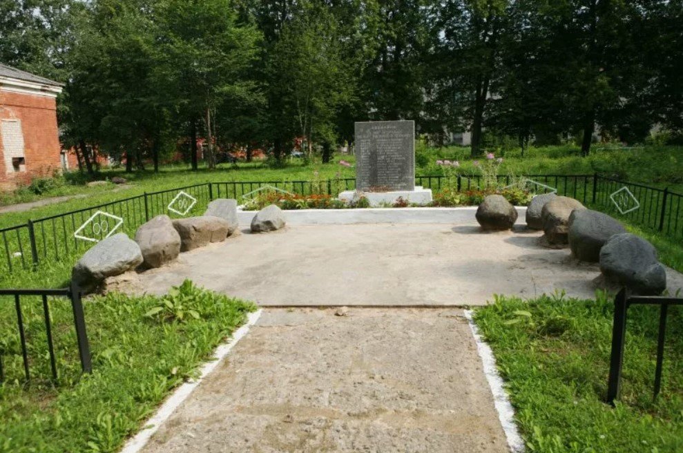 Памятный знак умершим японским военнопленным