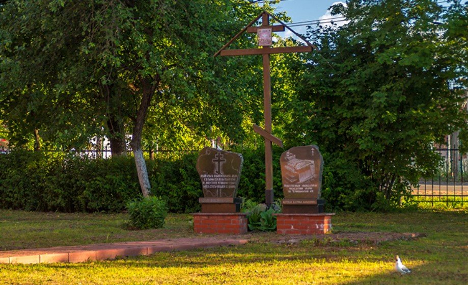 Памятники жертвам политических репрессий и ядерных катастроф