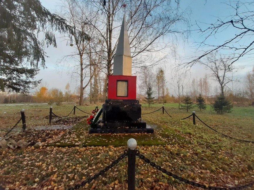 Памятник землякам, погибшим в Великой Отечественной войне в д. Сушилово