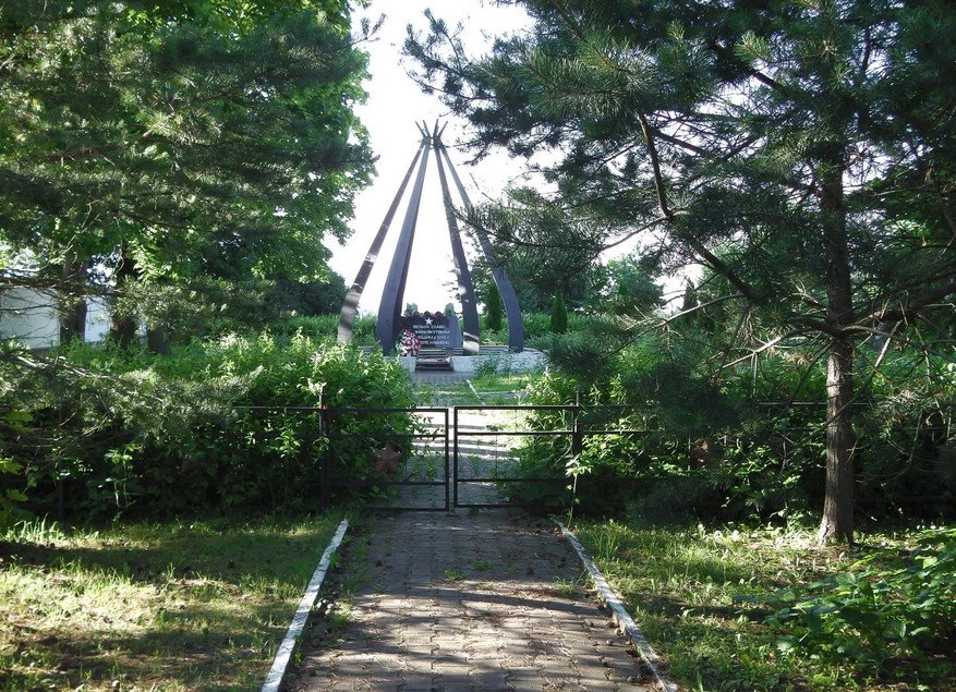 Памятник якутским стрелкам в д. Устрека