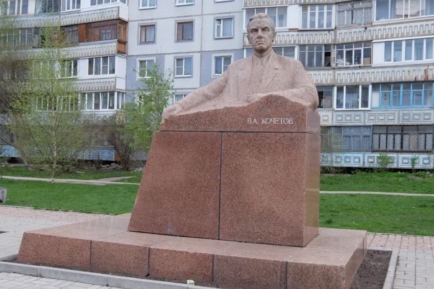 Памятник писателю Всеволоду Кочетову