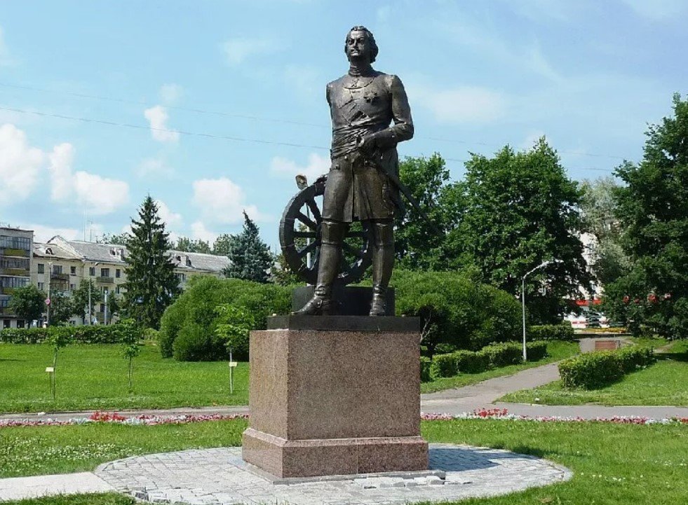 Памятник Петру I