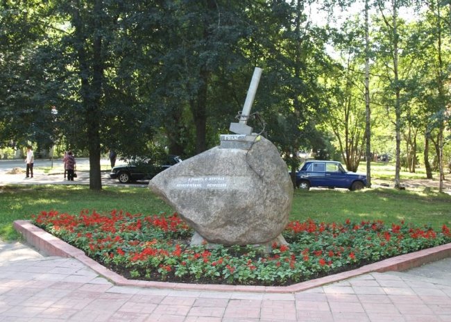 Памятник жертвам политических репрессий в Боровичах