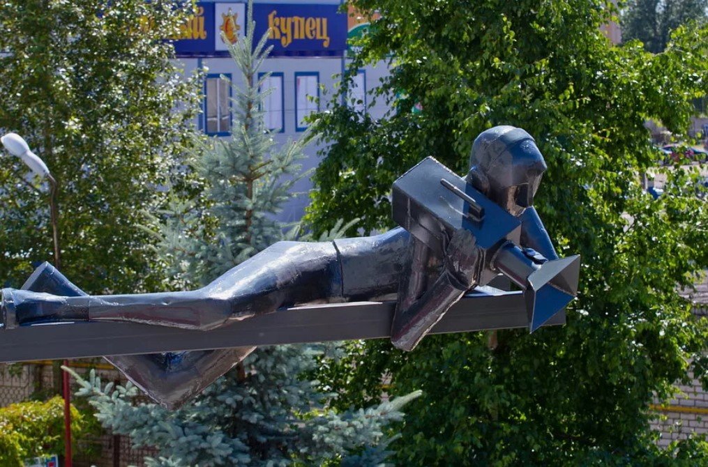 Скульптура «Телеоператор»