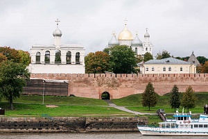 Каменные ядра у Софийского собора