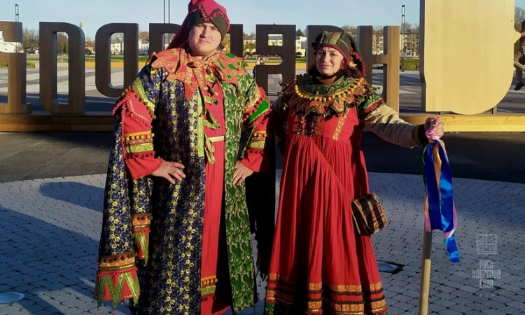 Как Василий Буслаев дружину собирал, да гостей испытывал