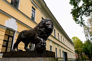 Подробно о Аракчеевские львы перед зданием Присутственных мест